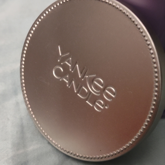 NWT! Yankee Candle 12oz Lilac Blossom - Picture 5 of 6